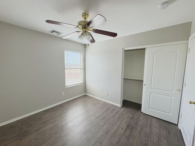 Building Photo - 4BR / 2.5BA Home with Expansive Lot – 2-Car Garage, Community Pools & Golf