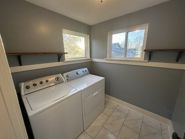 Building Photo - "Charming 3-Bed Oasis with Granite Touches & Cozy Fireplace in Nampa!"