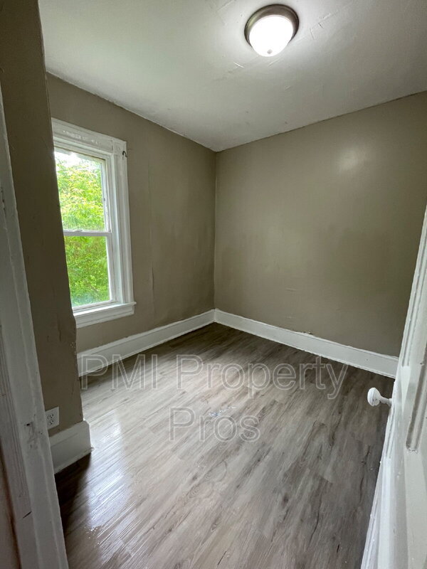 Building Photo - 2621 N 23rd St