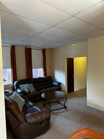 Building Photo - 583 Mill St