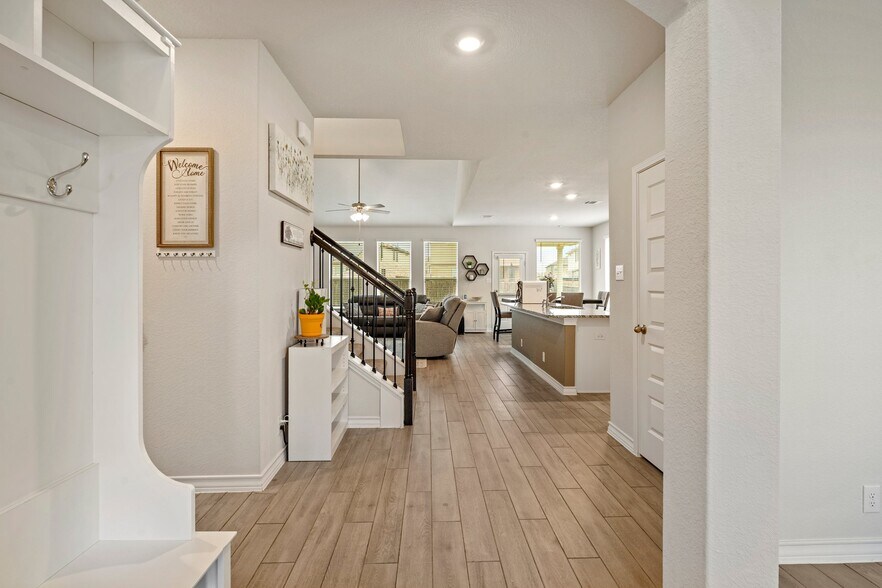 Building Photo - 512 Steele Shallows