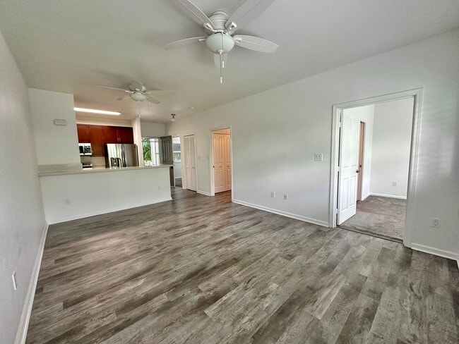 Building Photo - Newly Renovated 2 Bedroom / 1 Bathroom  Un...