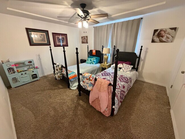 Building Photo - 6008 Yale St