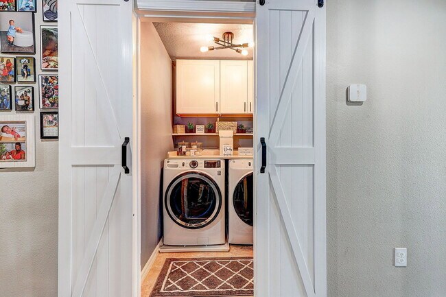 Building Photo - 12910 Utopia Gdns Wy