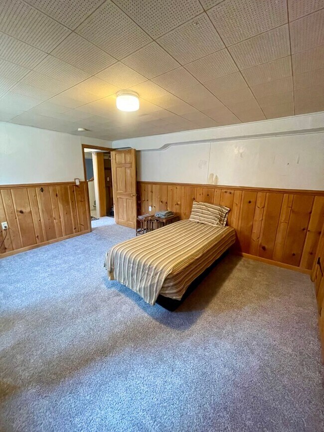 Building Photo - Furnished 3 bedroom/2bath close to Garden ...