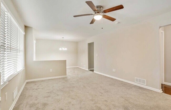 Building Photo - 808 Bisson Loop
