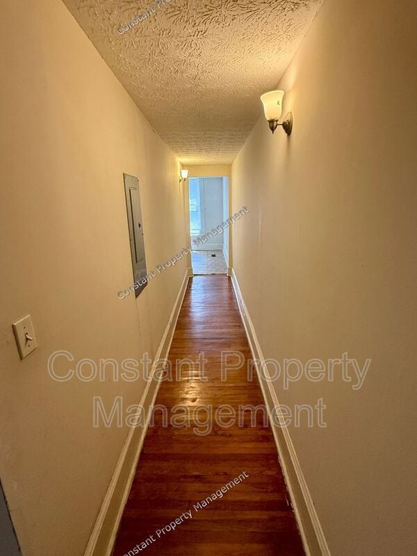 Building Photo - 1166 Bond St
