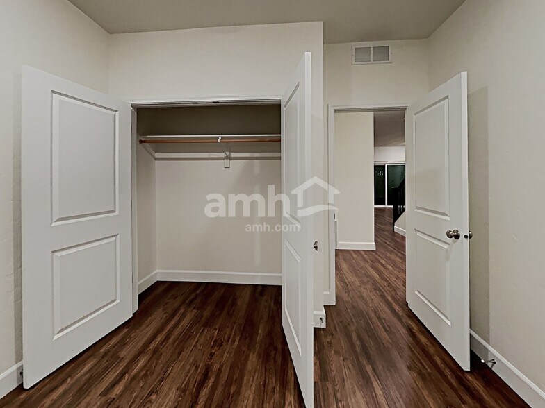 Building Photo - 9486 W Chino St
