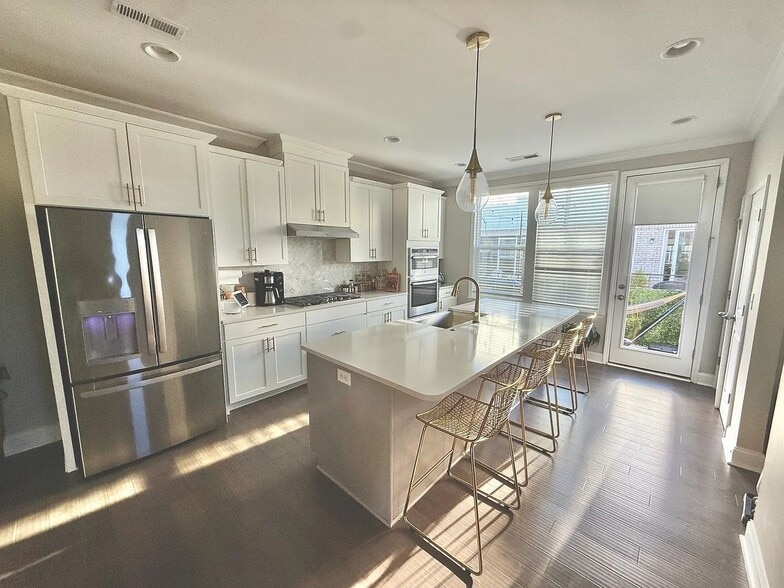 Building Photo - 407 Grey Reagan Trail