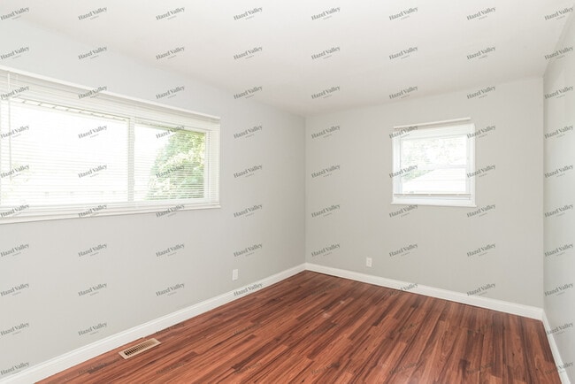 Building Photo - 10735 Invicta Ct