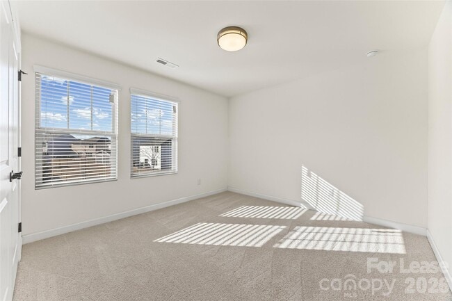 Building Photo - 5811 Fenway Dr