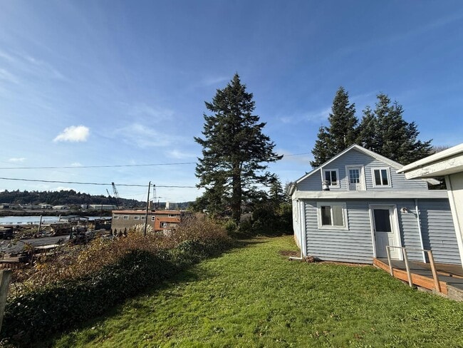 Building Photo - 490 5th Ave