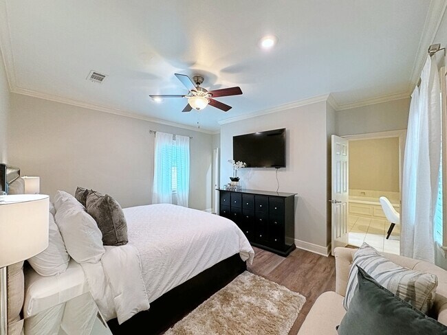 Building Photo - Beautiful Furnished home off Perkins Rd.