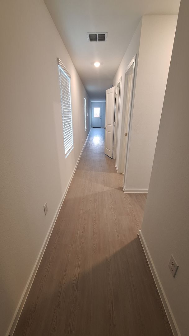 Building Photo - NEWLY BUILT 4 bedroom 2.5 Bath Single *1.5...