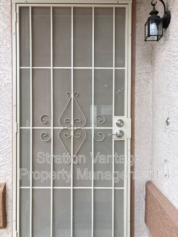 Building Photo - 1017 S Clancy Cir