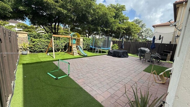 Building Photo - 8660 NW 101st Pl