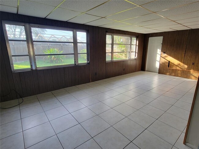 Building Photo - 612 Porpoise Rd