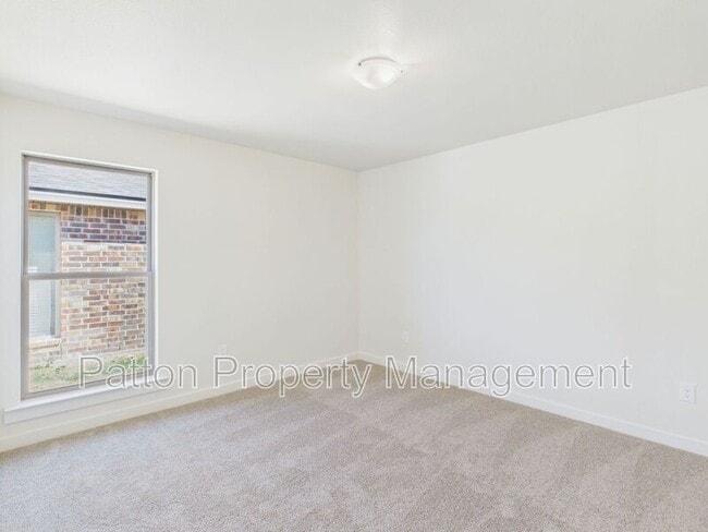 Building Photo - 3007 Farmyard Dr