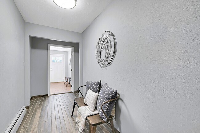 Building Photo - 28585 Evergreen Manor Dr