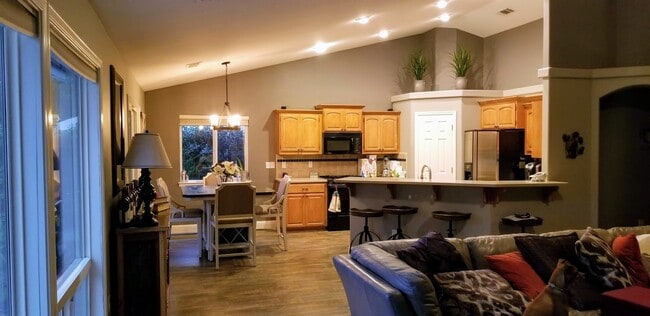 Building Photo - 3019 Rush Creek Ct