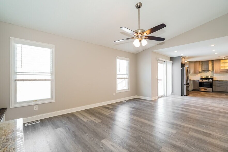 Building Photo - 100 Dakota Ct