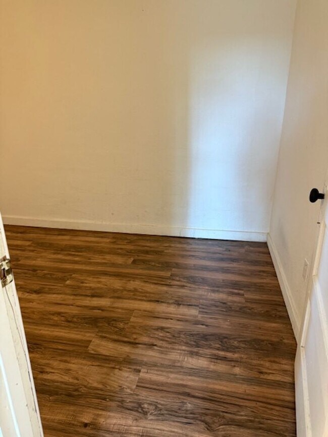 Building Photo - 510 N Collier St