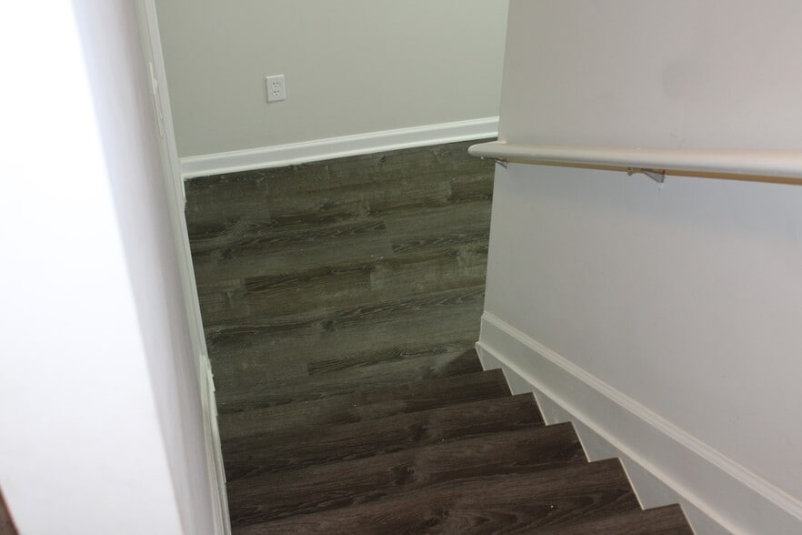 Stairs to basement - 2940 Furlong Ct