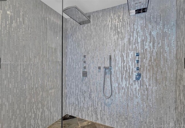 Building Photo - 17001 Collins Ave