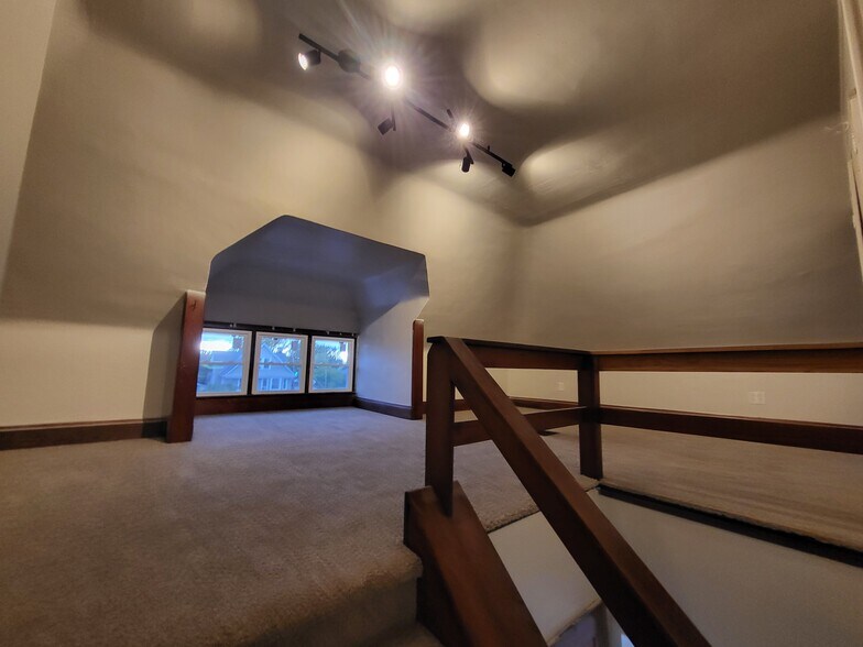 Building Photo - 1551 Alameda Ave