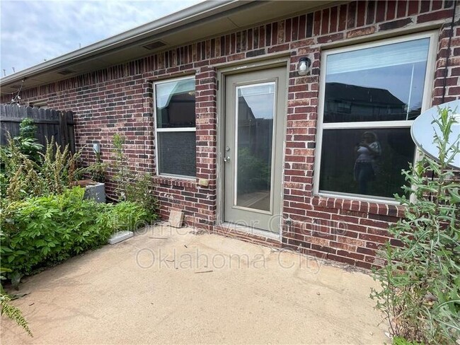 Building Photo - 924 SW 92nd St