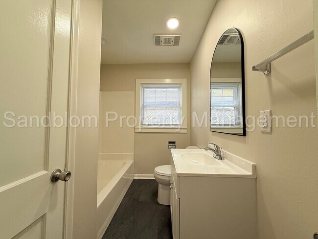 Building Photo - For Lease | Tulsa | Available Now!