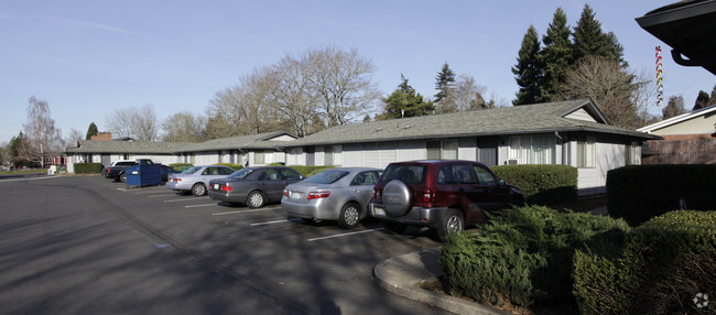 Building Photo - Colonial East Apartments