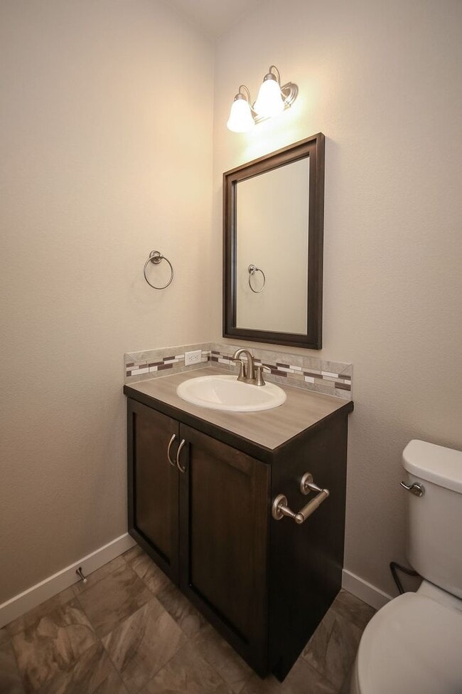 Building Photo - 4 Bedroom Home in Wellington