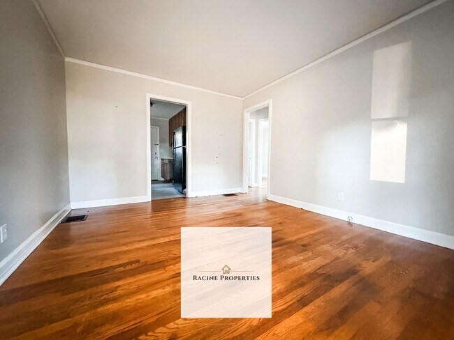 Building Photo - 7 Bristol Dr