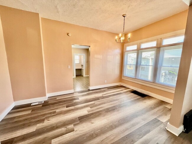 Building Photo - 719 W Jefferson St