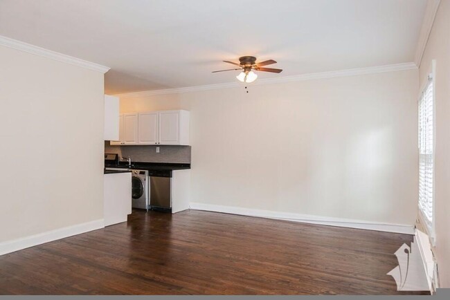 Building Photo - 1 bedroom in Chicago IL 60657