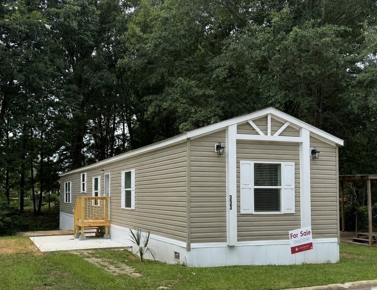 Building Photo - 500 Webster Rd