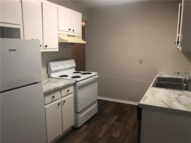 Building Photo - 641 Powder Springs St