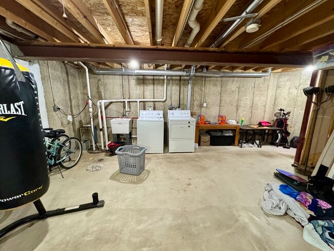 Building Photo - 543 Shakespeare Dr