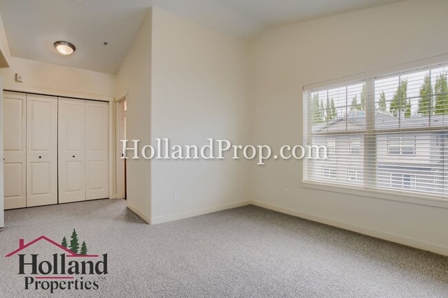 Building Photo - Lovely Condo with 2 primary suites in Hillsboro