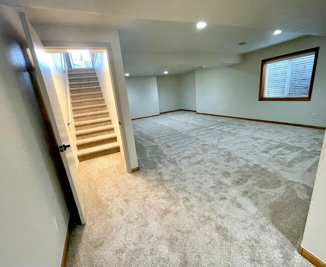 Building Photo - 201 Manor Ct