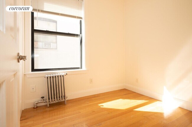 Building Photo - 67 W 107th St