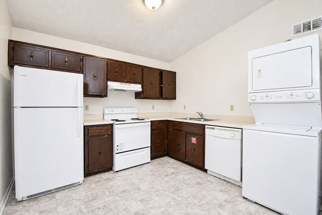 Building Photo - Freshly Updated 2BR Unit Near Old Palafox Hwy with New Wood-Look Flooring, Vaulted Ceilings & Uti...