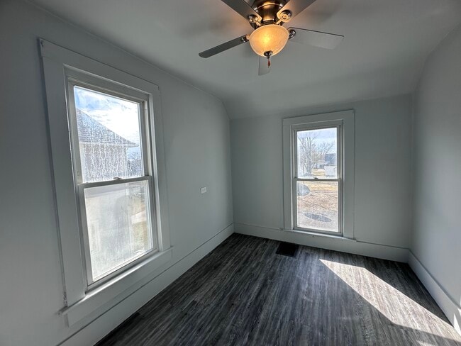 Building Photo - 607 Penn-E