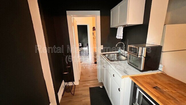 Building Photo - 3245 3rd Ave S