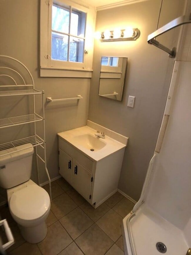 Building Photo - 2 bedroom duplex in Niles