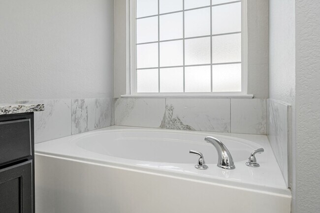 Building Photo - Live, love, and grow in this charming home!