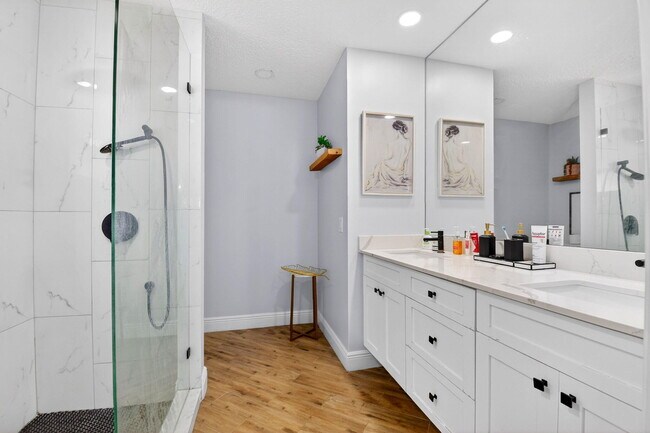 Building Photo - 320 Riverdale Rd