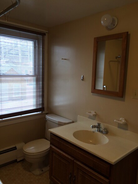 Building Photo - 938 VT-7A