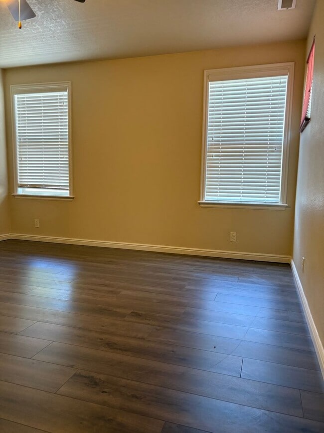 Building Photo - "Luxury Living: Stunning home with marble counter tops & Fireplace!"